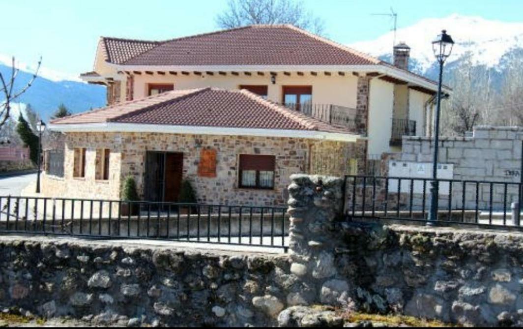Alojamientos La Abuela Rascafría Exteriör bild